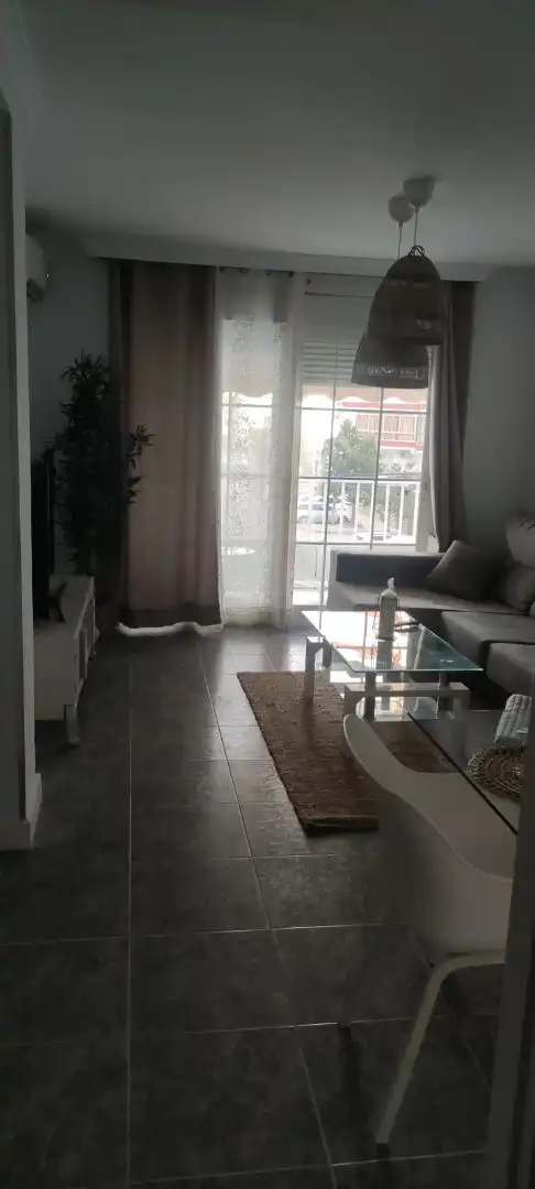 Sala d'estar de Pis en venda en Vélez-Málaga amb Aire condicionat, Terrassa i Moblat