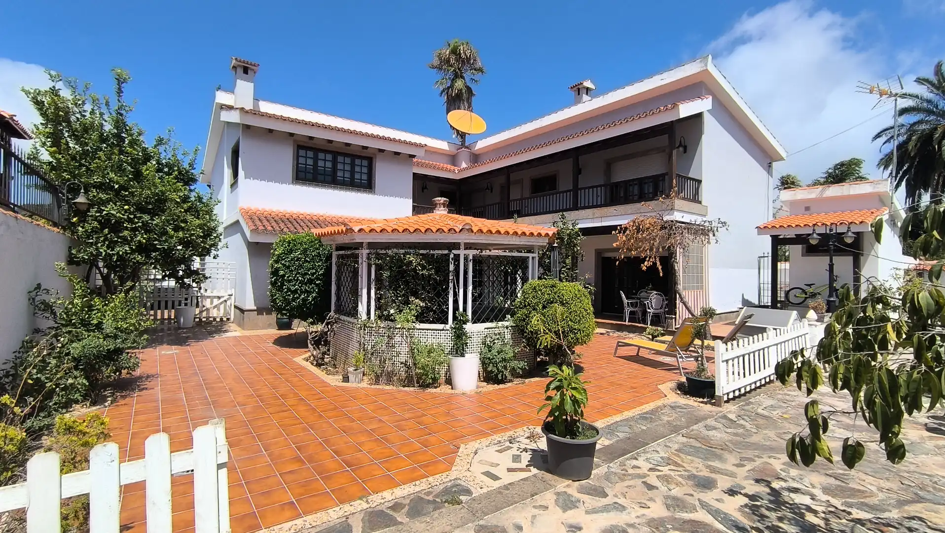 Vista exterior de Casa o xalet en venda en San Cristóbal de la Laguna amb Jardí privat, Terrassa i Traster