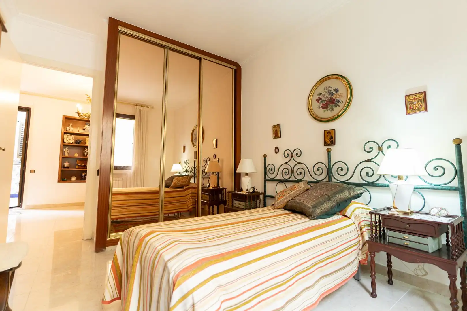 Habitación de Casa adosada en venta en L'Hospitalet de Llobregat con Terraza