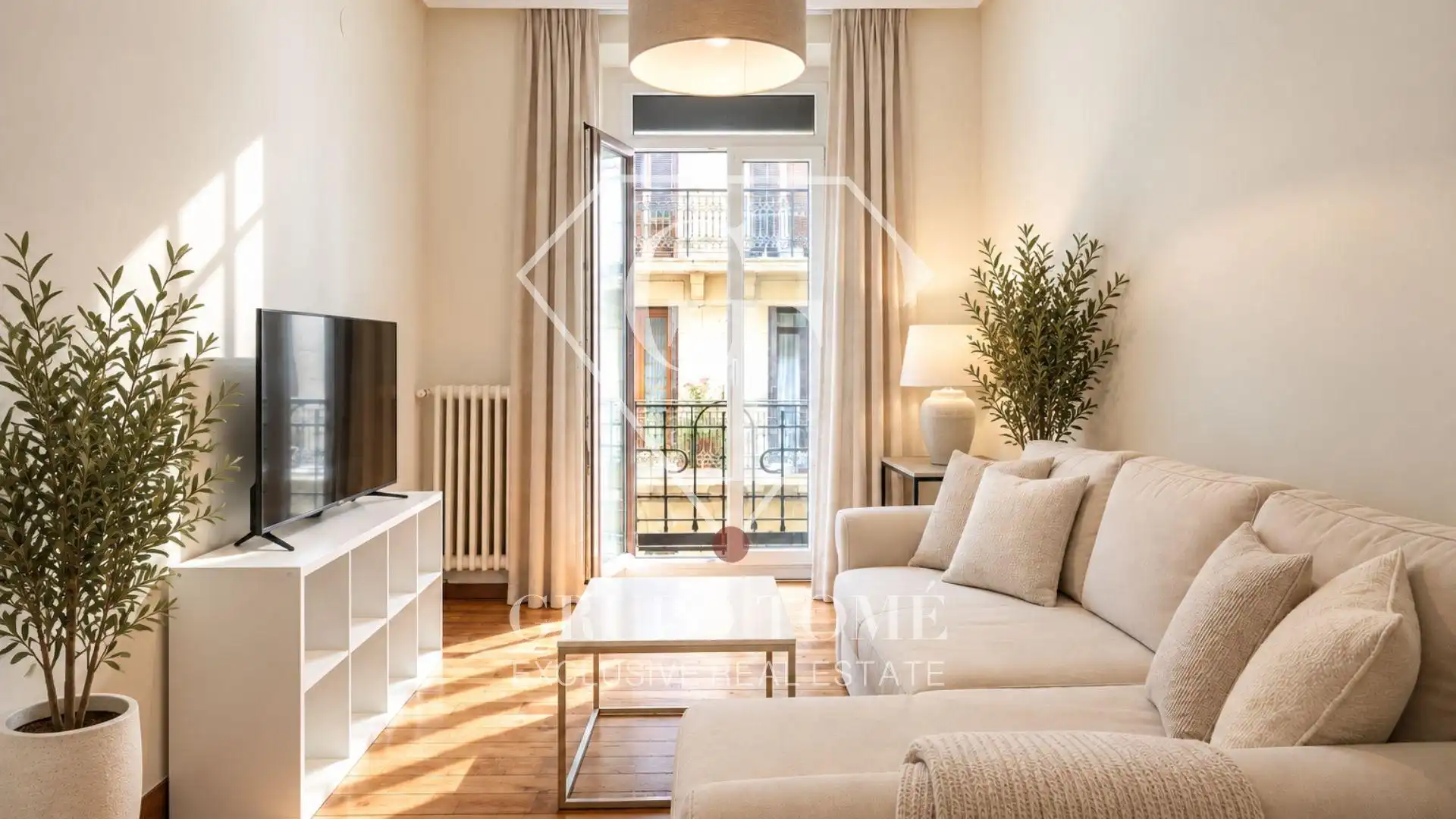 Sala de estar de Piso en venta en Donostia - San Sebastián  con Calefacción, Amueblado y Balcón