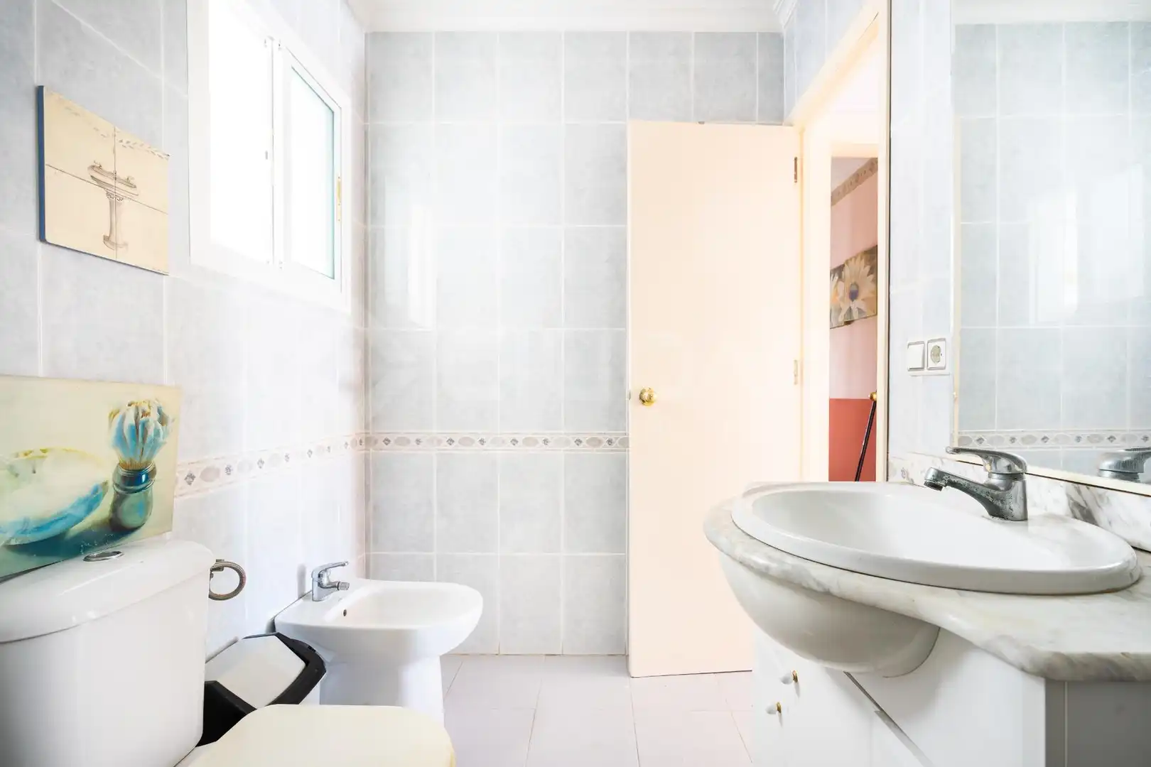 Bathroom of Flat for sale in Sevilla  with Balcony