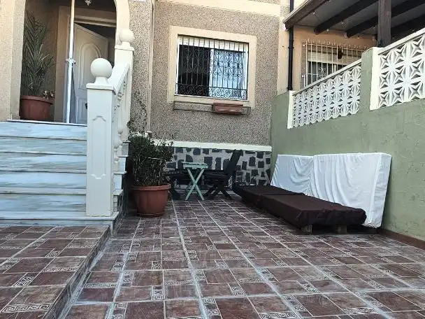 Bungalow for sale in Calle Jorge Manrique 16, imagen 2