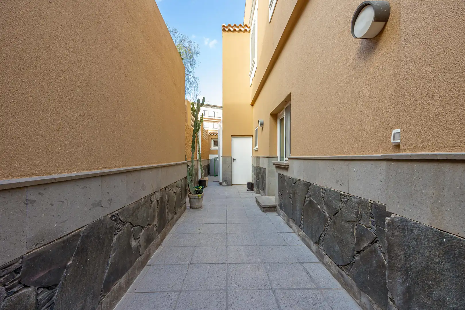 Vista exterior de Casa o xalet en venda en Las Palmas de Gran Canaria amb Parquet, Terrassa i Traster