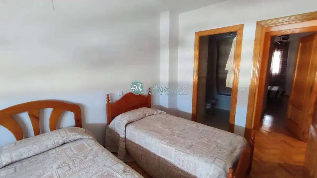 Bedroom of Flat for sale in Segovia  with Heating, Parquet flooring and Terrace