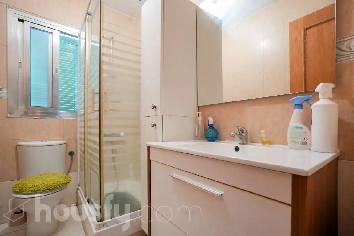 Baño de Piso en venta en Madrid con Calefacción, Terraza y Balcón