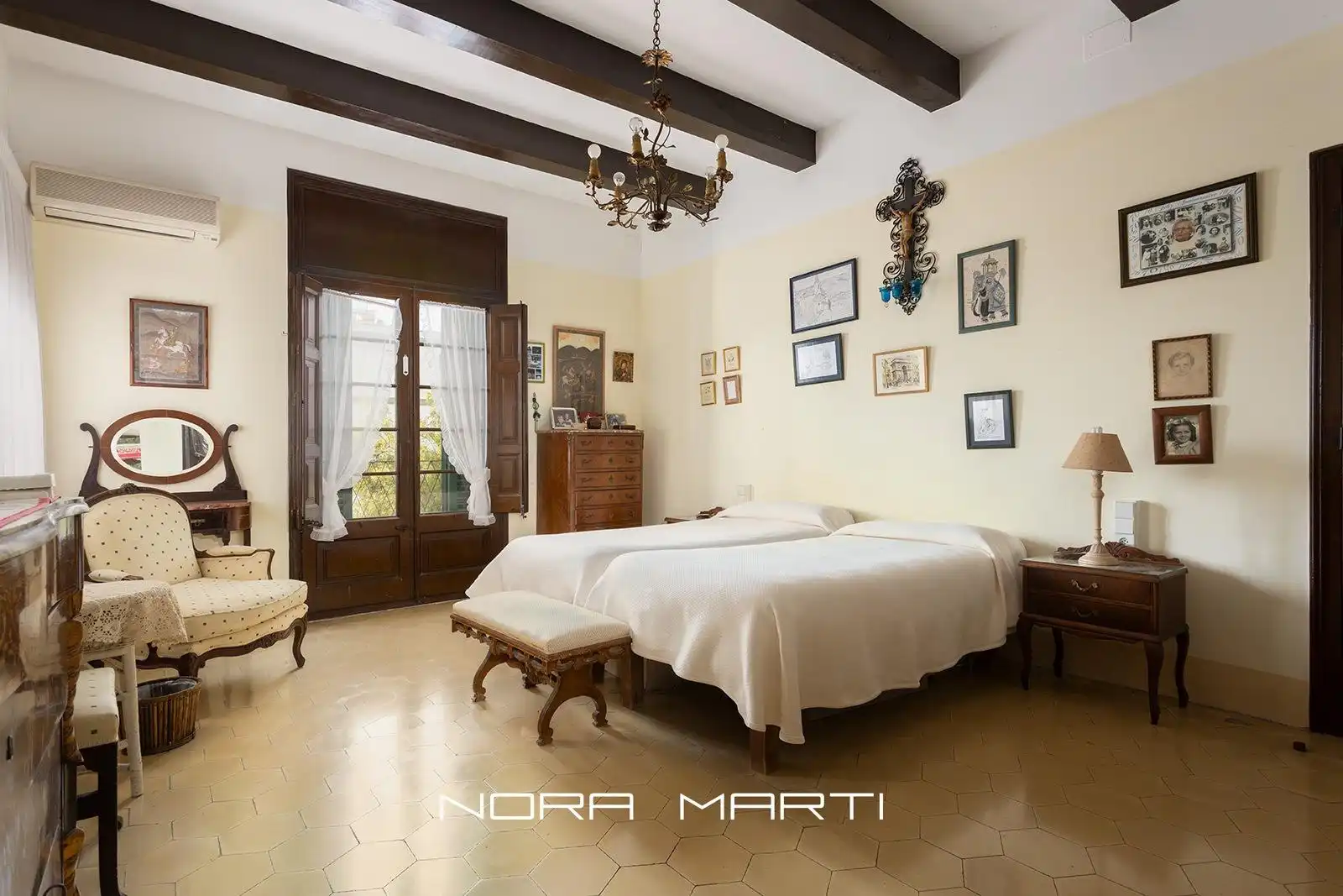 Habitación de Finca rústica en venta en Sitges con Aire acondicionado, Calefacción y Jardín privado