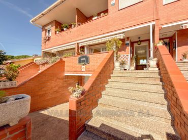 Reihenhaus mit Balkon zum Verkauf in Parets del Vallès