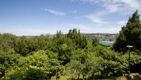 Vista exterior de Casa o xalet en venda en Leioa amb Aire condicionat, Calefacció i Jardí privat