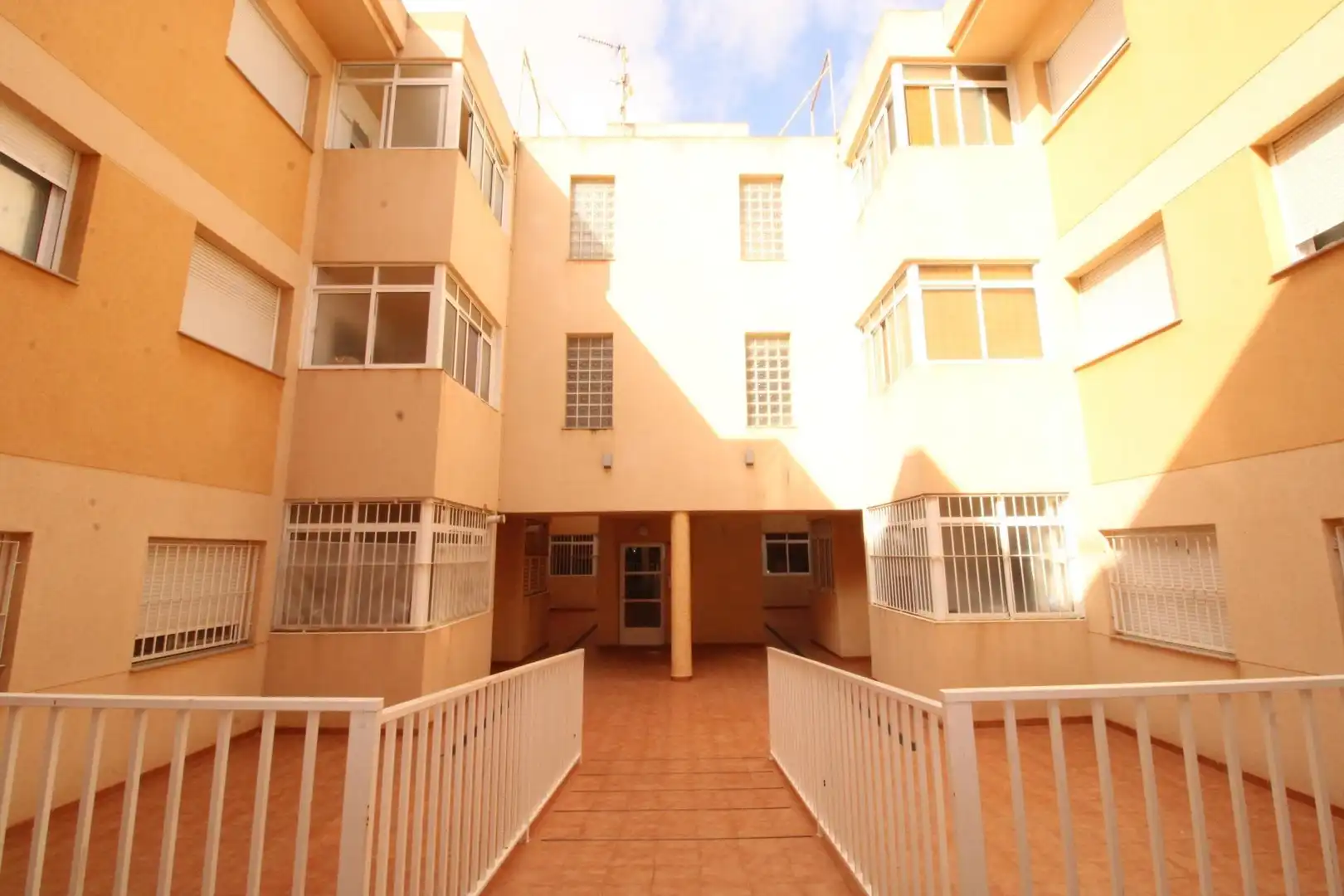 Vista exterior de Piso en venta en La Unión con Terraza, Trastero y Balcón