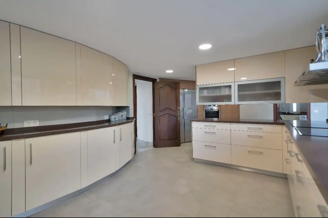 Cuina de Casa o xalet de lloguer en Marbella amb Aire condicionat, Jardí privat i Terrassa