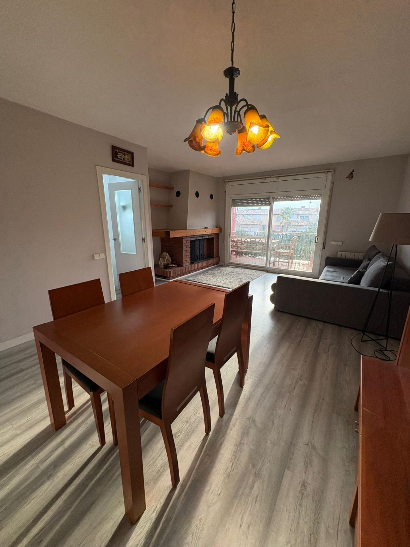 Sala de estar de Casa adosada en venta en Castellar del Vallès con Jardín privado, Parquet y Terraza