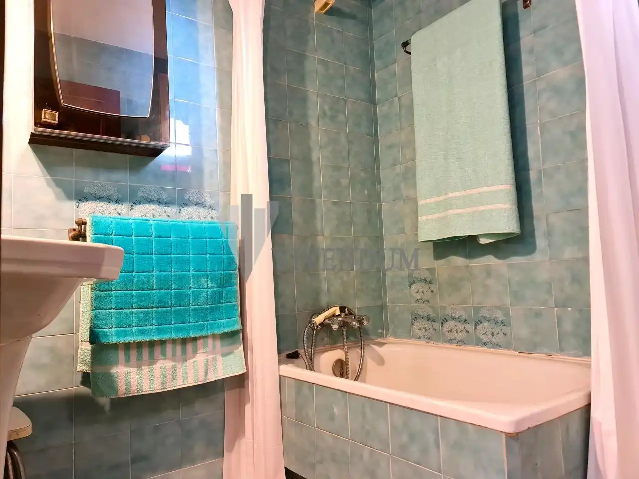 Bathroom of Flat for sale in Vigo   with Heating, Parquet flooring and Terrace