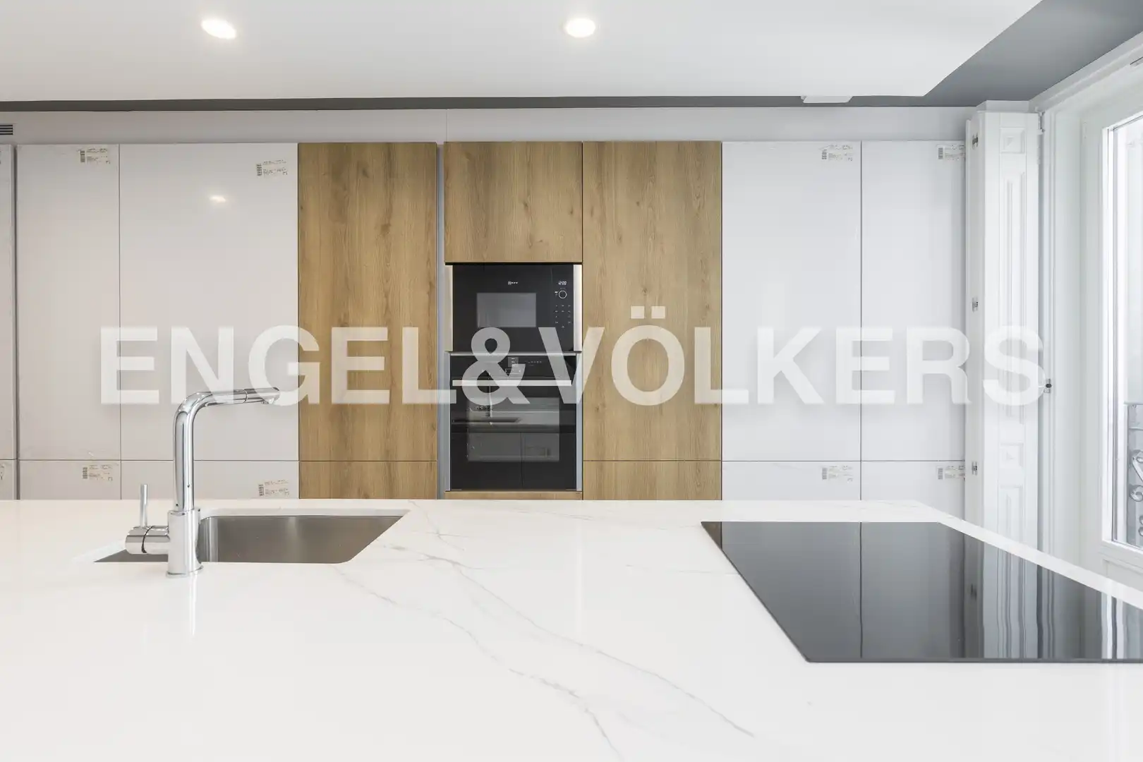 Kitchen of Flat for rent in Madrid  with Air Conditioner, Heating and Storage room