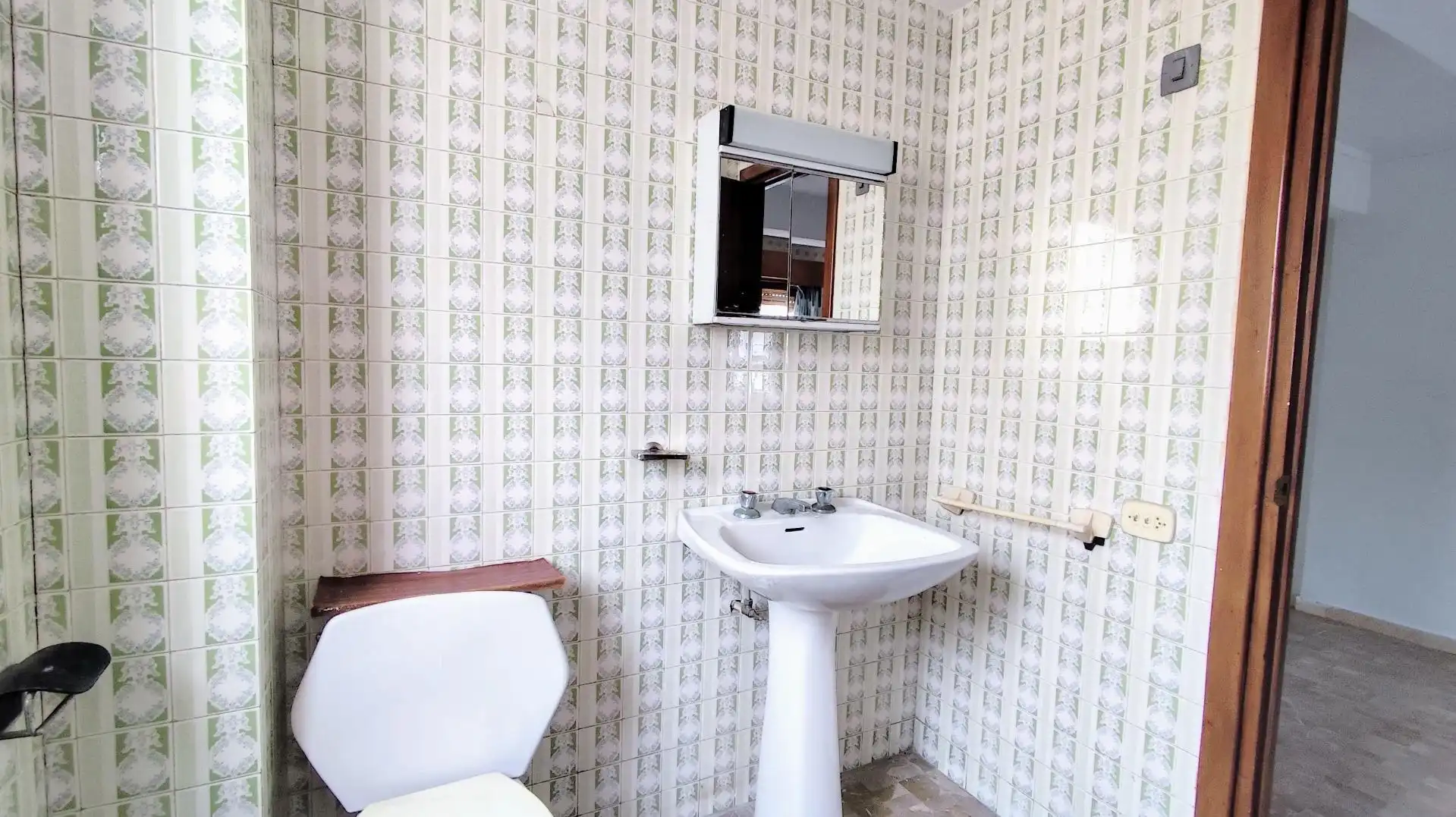Baño de Estudio en venta en Torremolinos con Jardín privado y Piscina comunitaria