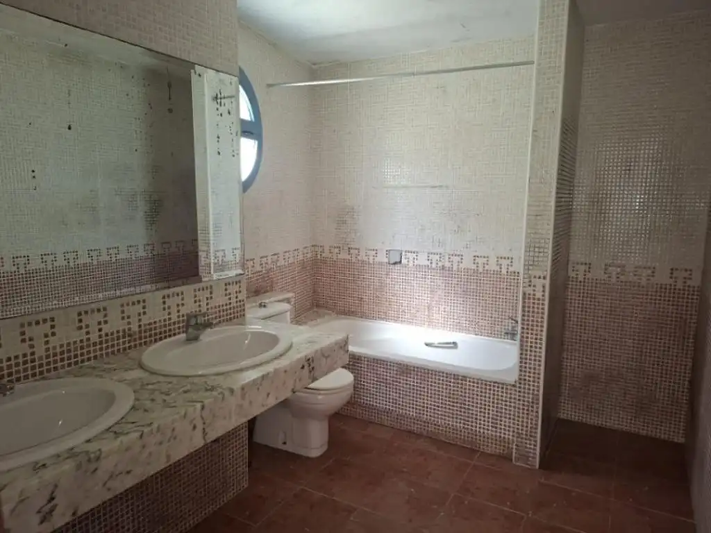 Baño de Casa adosada en venta en Alhaurín de la Torre con Alarma y Piscina comunitaria