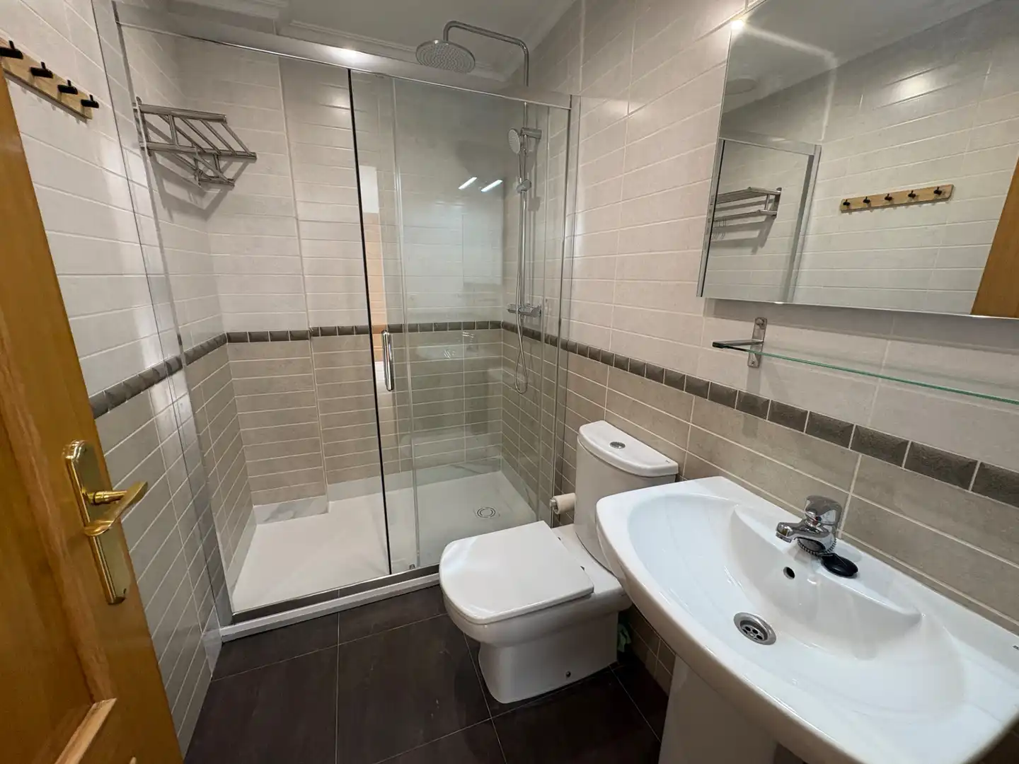 Badezimmer von Wohnung zur Miete in Ferrol mit Heizung, Abstellraum und Möbliert