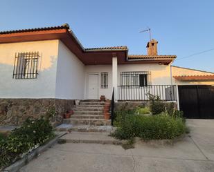 Vista exterior de Casa o xalet en venda en San Román de los Montes amb Terrassa i Piscina