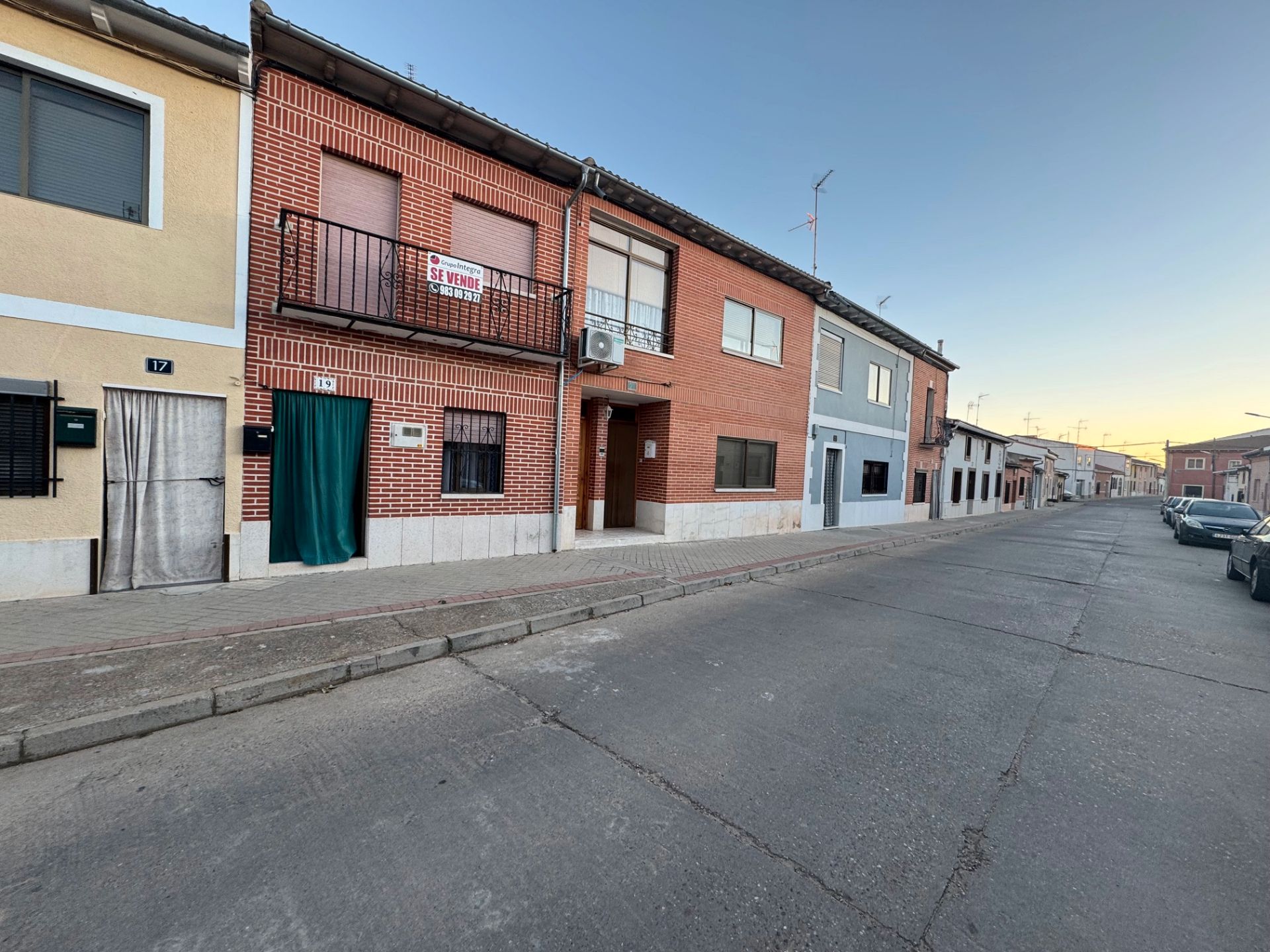 Vista exterior de Finca rústica en venda en Nava del Rey amb Calefacció, Terrassa i Moblat