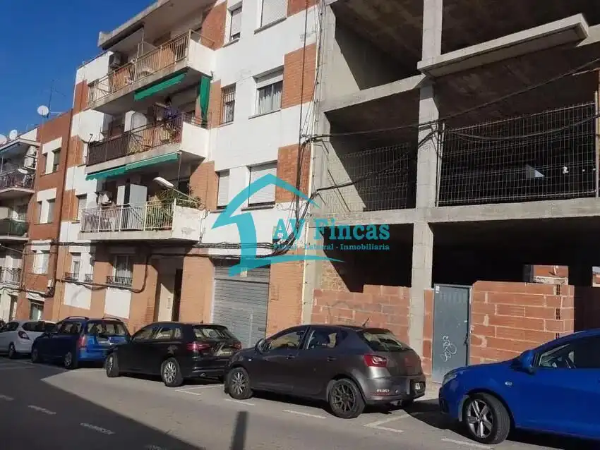 Vista exterior de Edificio en venta en Esparreguera