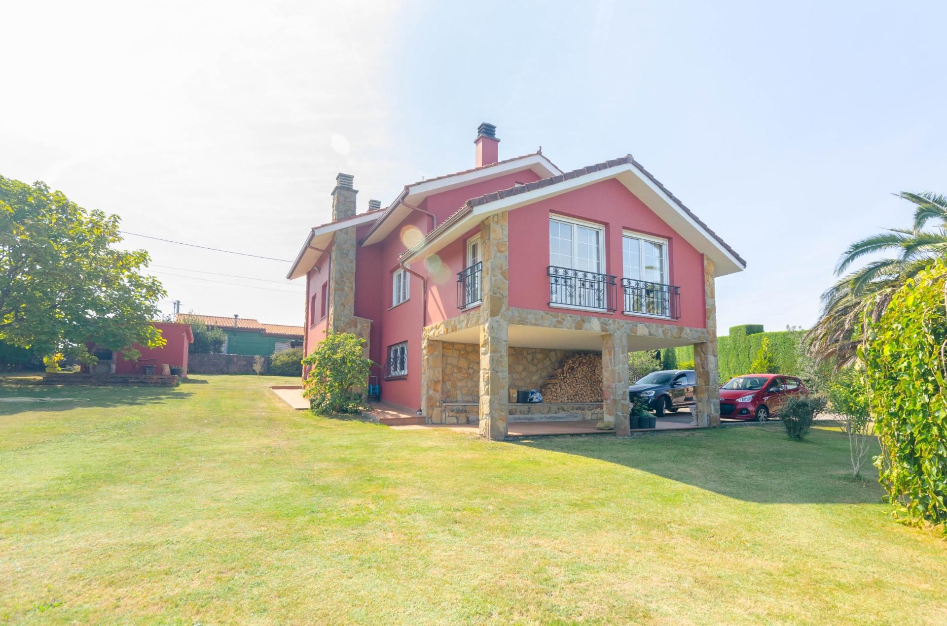 Vista exterior de Casa o xalet en venda en Gozón amb Calefacció, Jardí privat i Terrassa