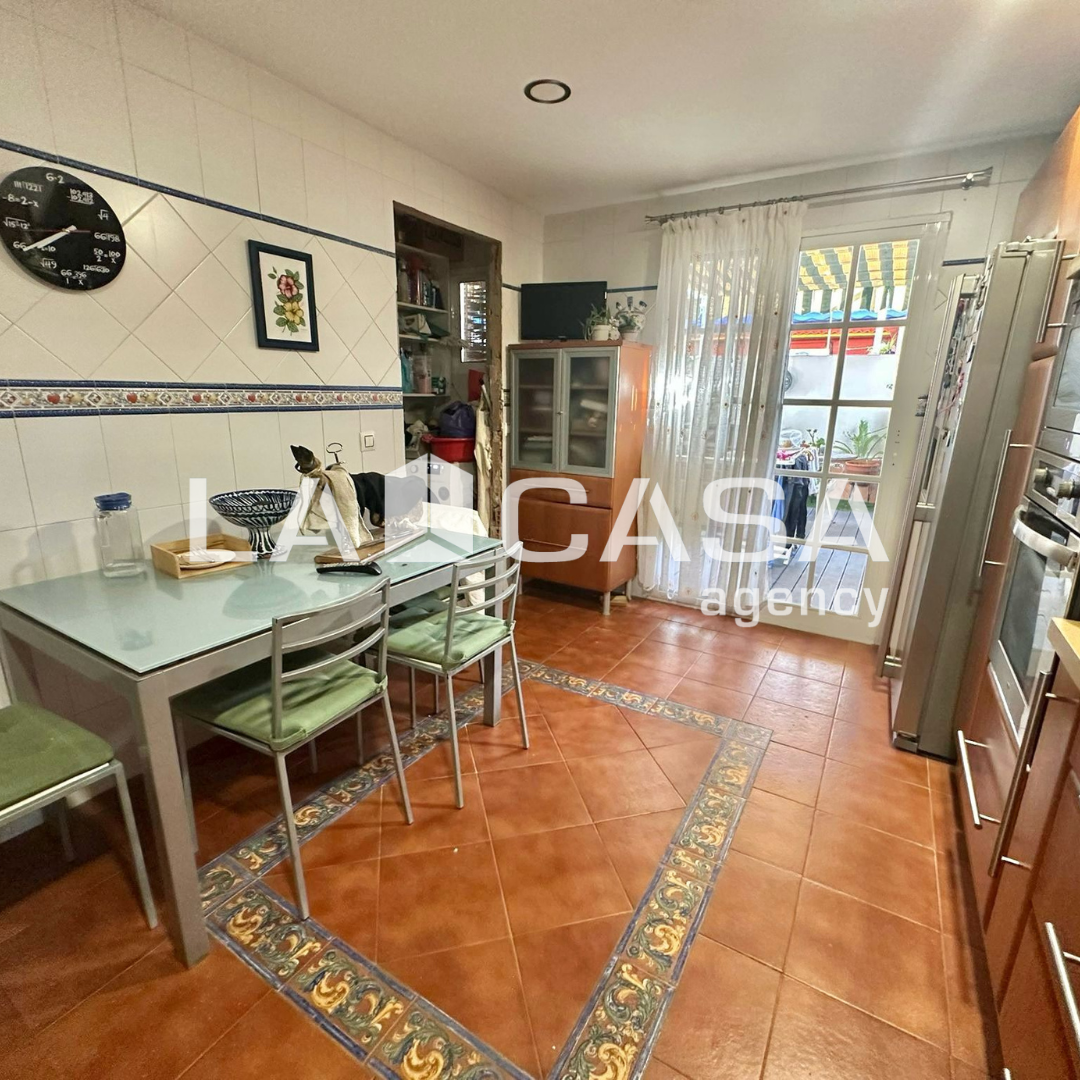 Cuina de Casa o xalet en venda en  Sevilla Capital amb Terrassa, Traster i Piscina