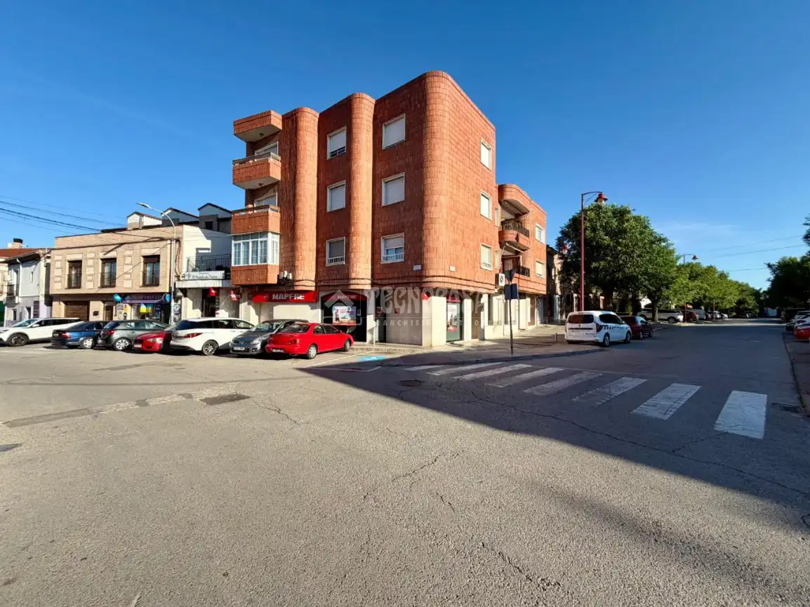 Vista exterior de Piso en venta en Marchamalo con Calefacción y Terraza