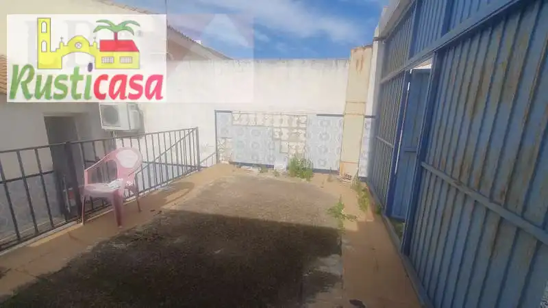 Vista exterior de Pis en venda en Baños de la Encina amb Aire condicionat i Moblat