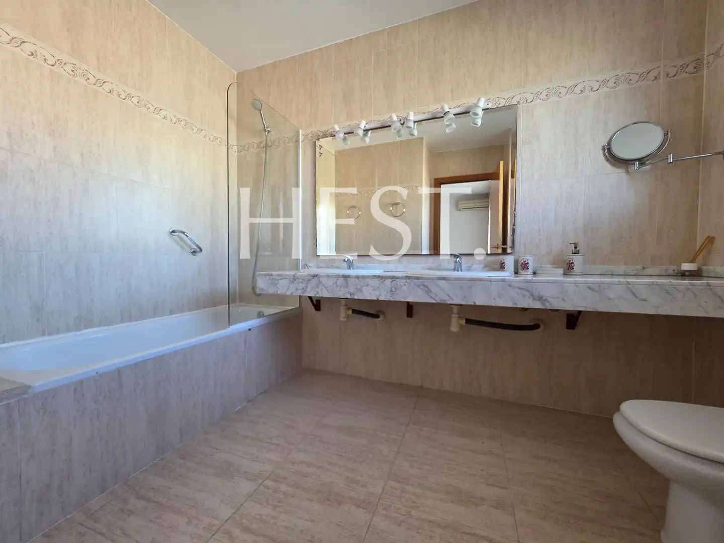 Badezimmer von Einfamilien-Reihenhaus zum Verkauf in Cambrils mit Klimaanlage, Heizung und Privatgarten