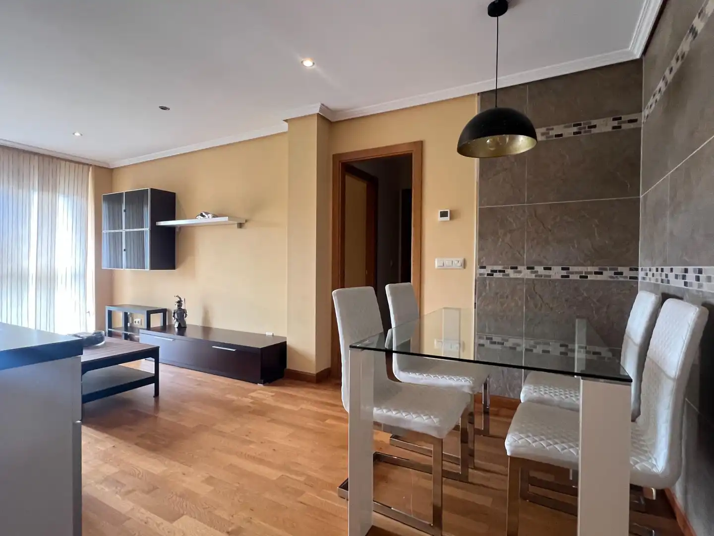 Wohnzimmer von Wohnung zur Miete in Cambre  mit Heizung, Abstellraum und Möbliert
