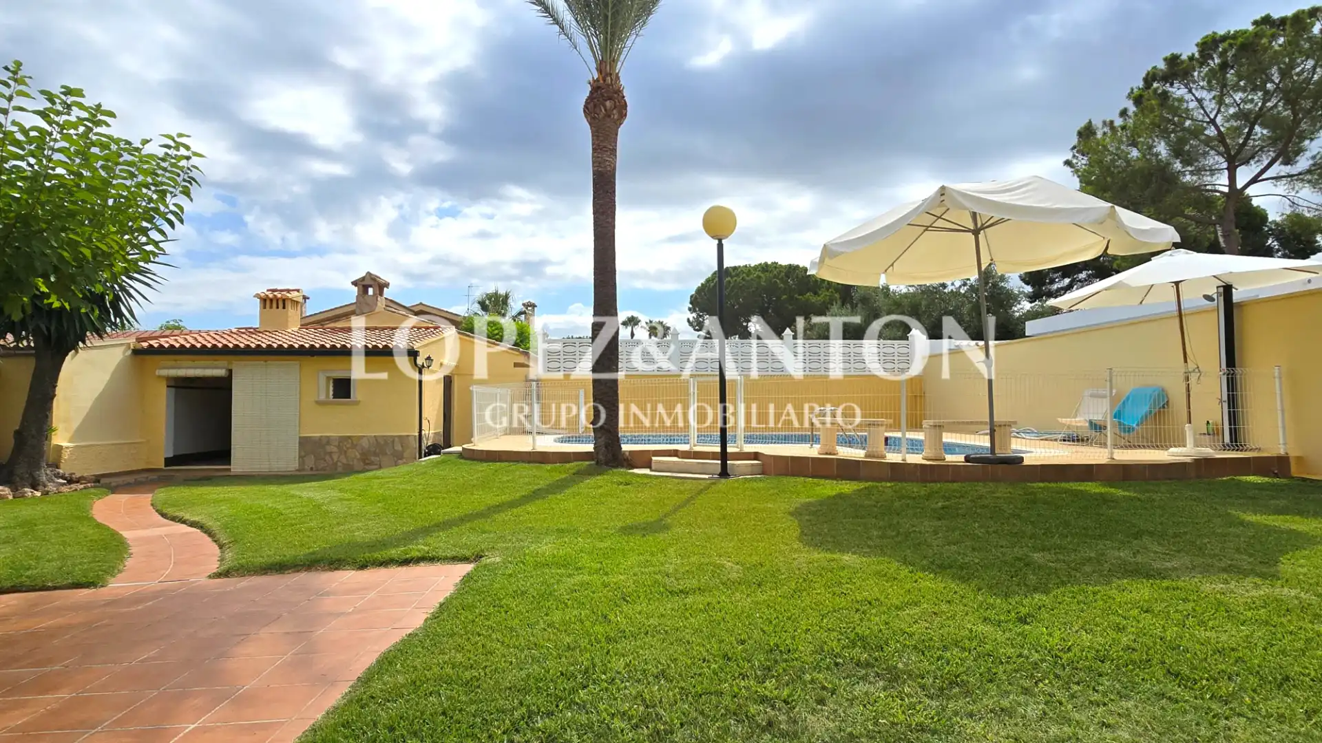 Houses for sale in L'Eliana  with Air Conditioner, Private garden and Terrace