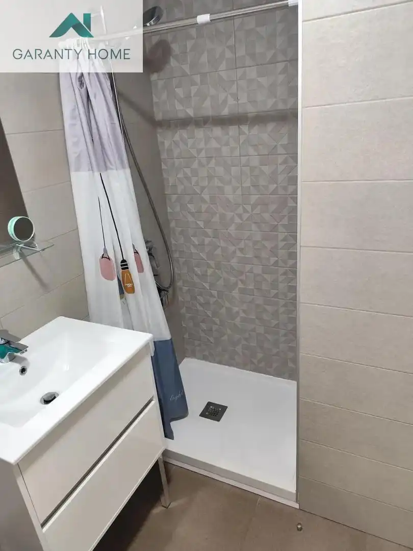 Baño de Piso de alquiler en Vélez-Málaga con Aire acondicionado, Jardín privado y Terraza