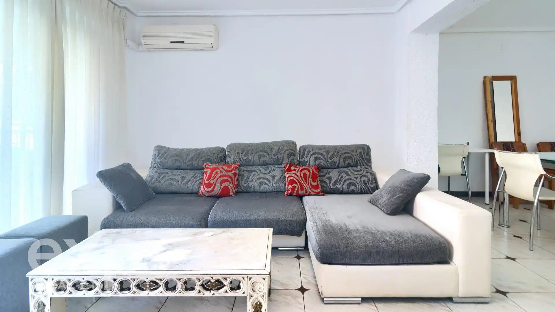 Living room of Flat for sale in Valencia  with Air Conditioner, Heating and Terrace