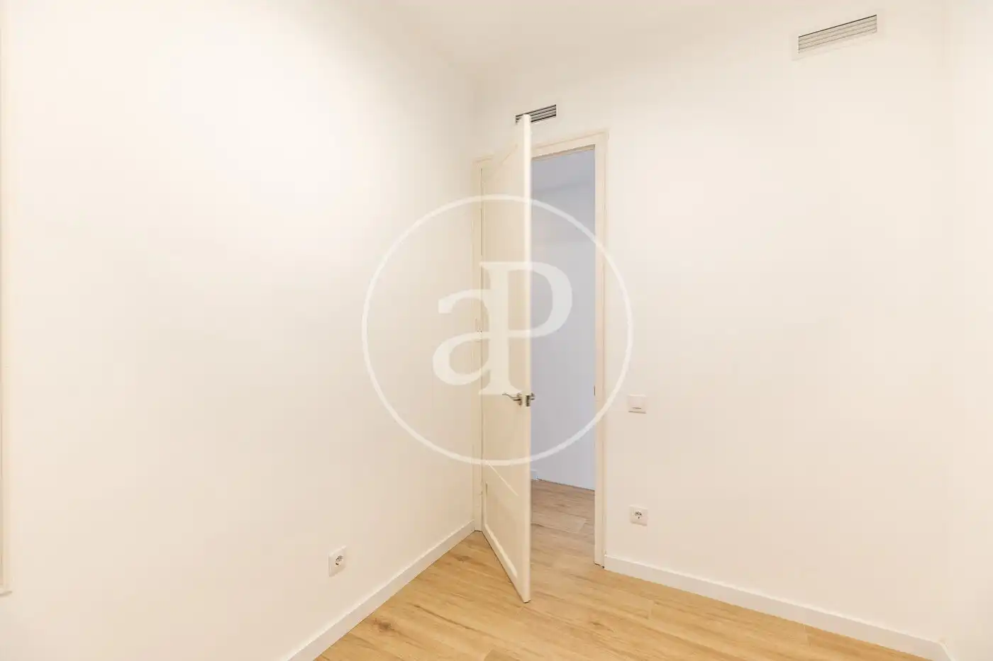 Bedroom of Flat for sale in Barcelona  with Air Conditioner and Heating
