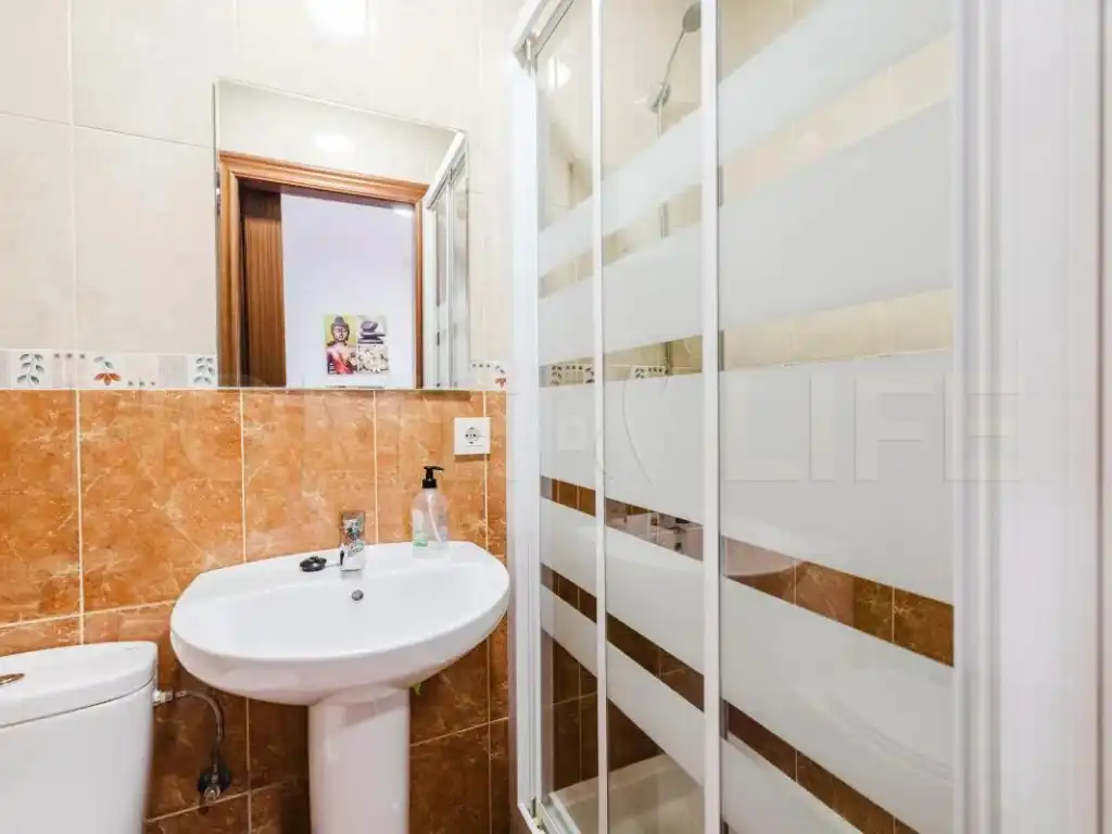 Bathroom of Flat for sale in Benalmádena  with Air Conditioner, Private garden and Terrace