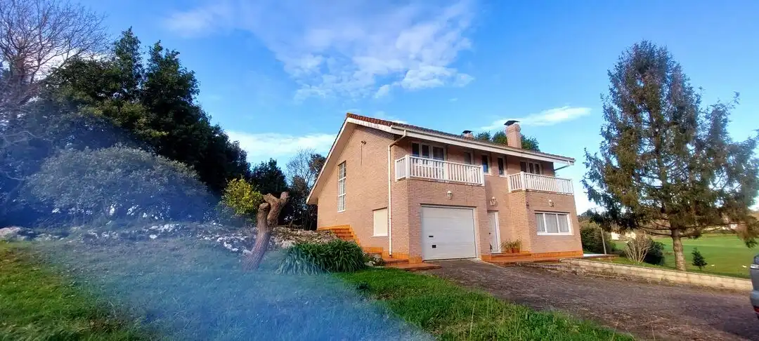Außenansicht von Haus oder Chalet zum Verkauf in Camargo mit Heizung