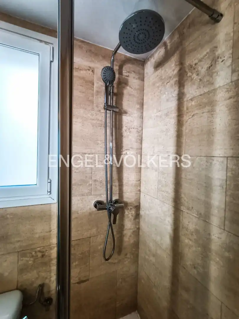 Baño de Piso de alquiler en Barcelona con Aire acondicionado, Calefacción y Balcón