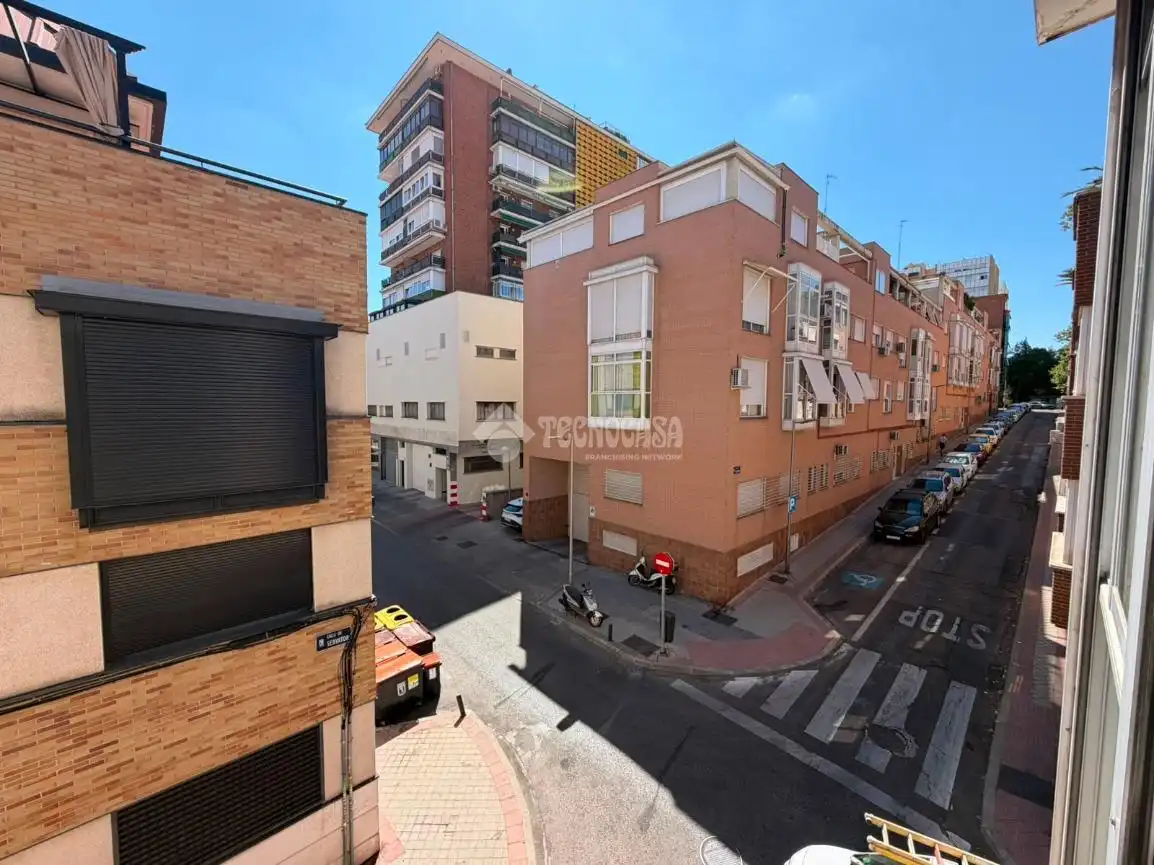 Außenansicht von Wohnung zum Verkauf in Madrid mit Klimaanlage und Heizung