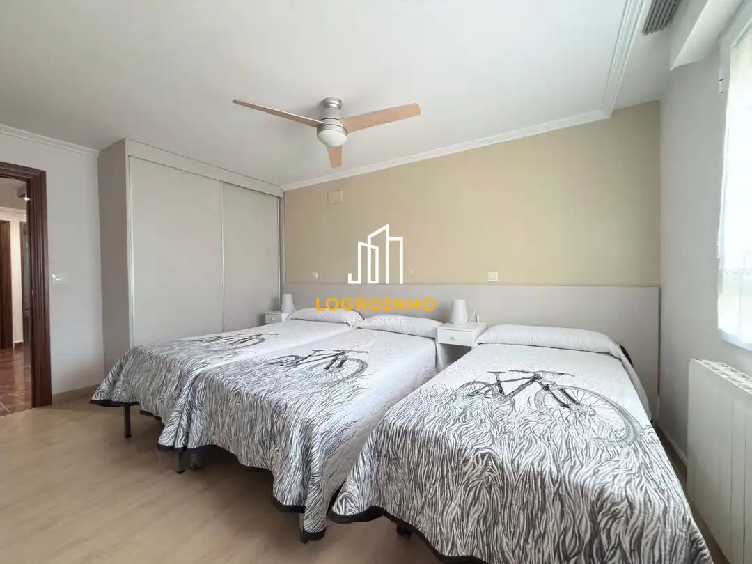 Habitación de Casa o chalet en venta en El Redal con Calefacción, Trastero y Piscina