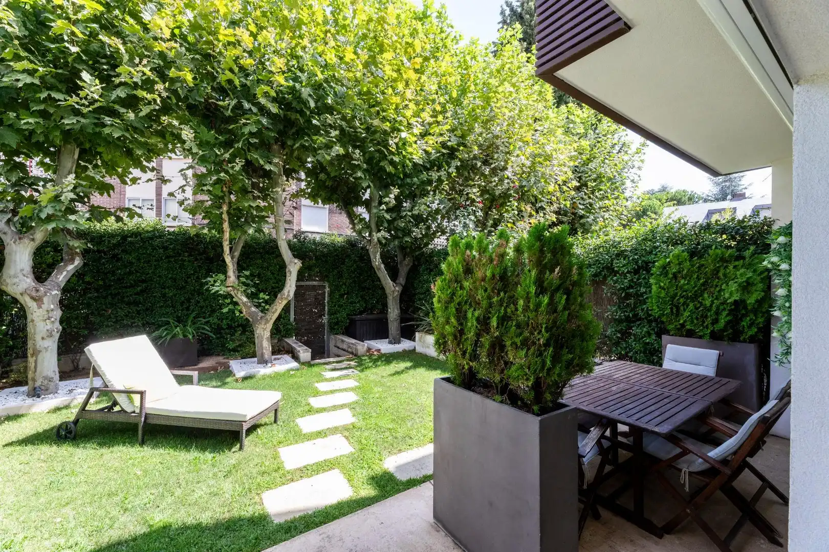 Terrasse von Einfamilien-Reihenhaus zum Verkauf in Torrelodones mit Heizung, Privatgarten und Gemeinschaftspool