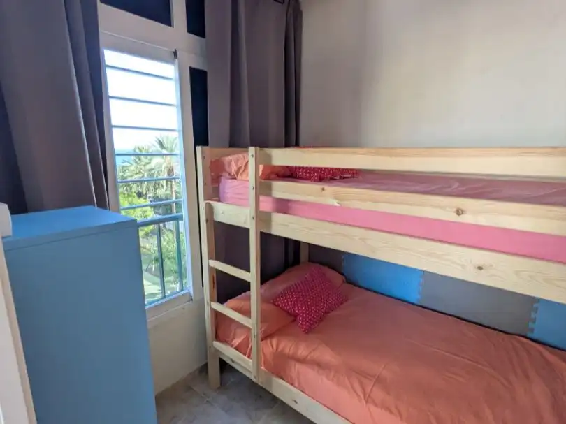 Habitación de Apartamento de alquiler en Benicasim / Benicàssim con Calefacción, Trastero y Amueblado