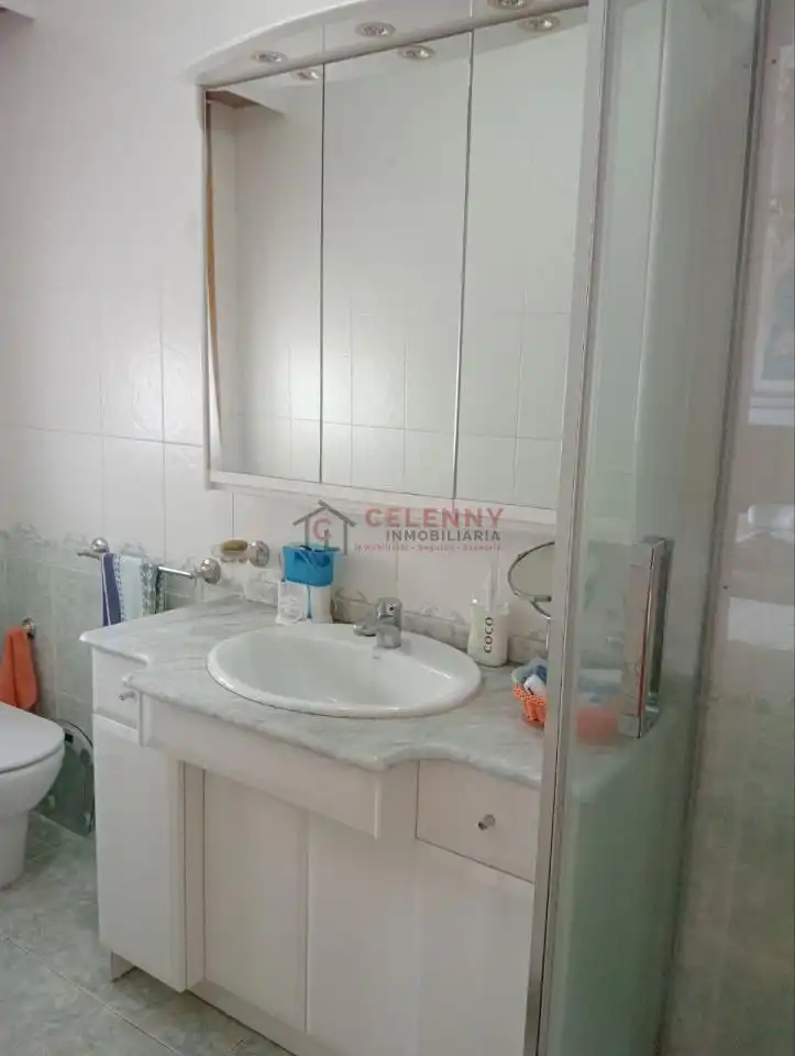 Bathroom of Houses for sale in Toén  with Heating, Private garden and Terrace