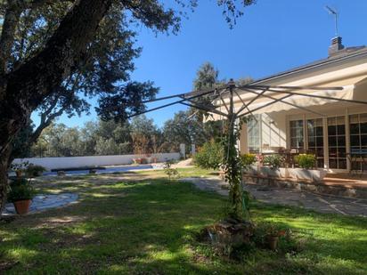 Jardí de Casa o xalet en venda en Valdemorillo amb Calefacció, Terrassa i Piscina