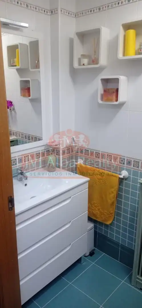Baño de Casa adosada en venta en Albacete con Aire acondicionado, Calefacción y Jardín privado