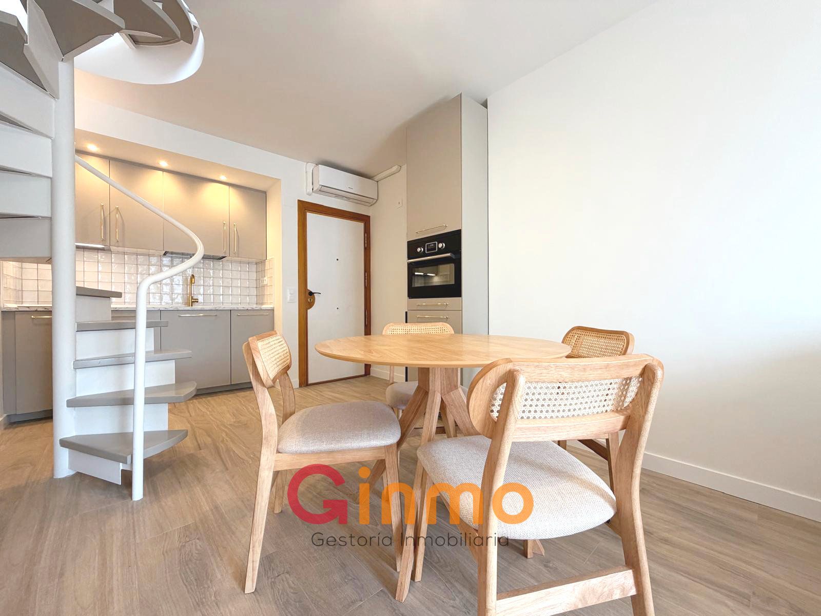 Comedor de Ático de alquiler en  Madrid Capital con Aire acondicionado, Calefacción y Terraza