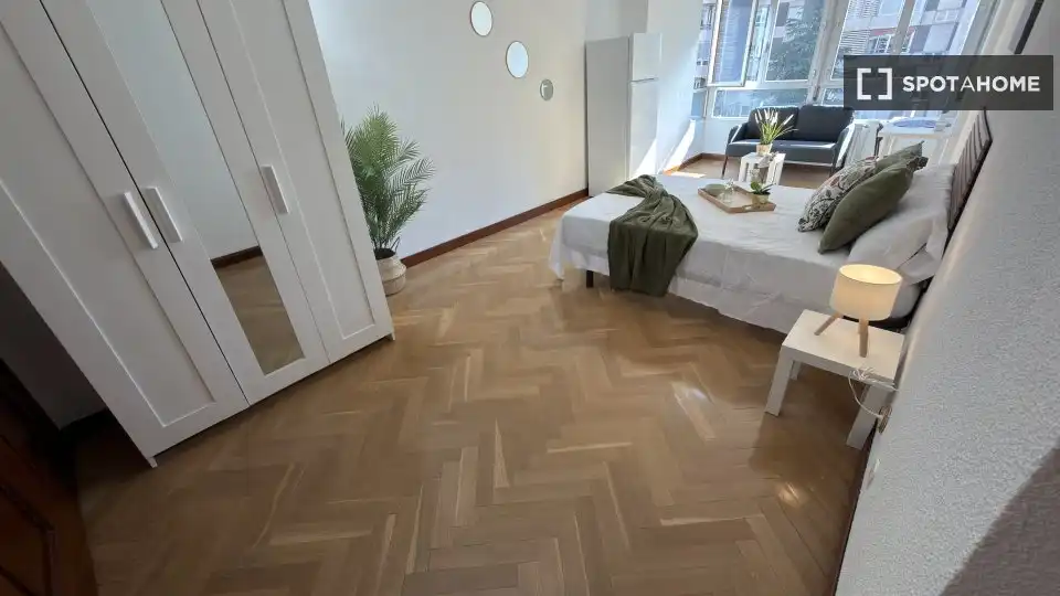 Bedroom of Flat for rent in Madrid  with Air Conditioner, Heating and Furnished
