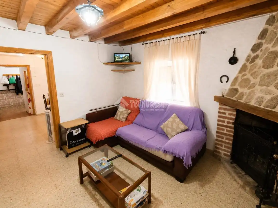 Casa aparellada en venda a Valdeverdeja