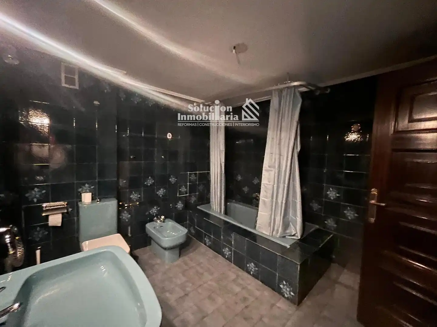 Bathroom of Flat for sale in Salamanca  with Heating, Terrace and Furnished