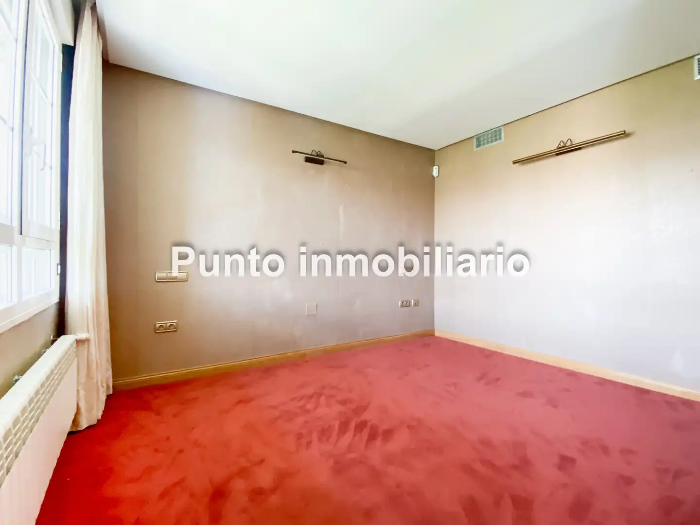 Casa adosada de alquiler en Valladolid con Aire acondicionado, Calefacción y Jardín privado