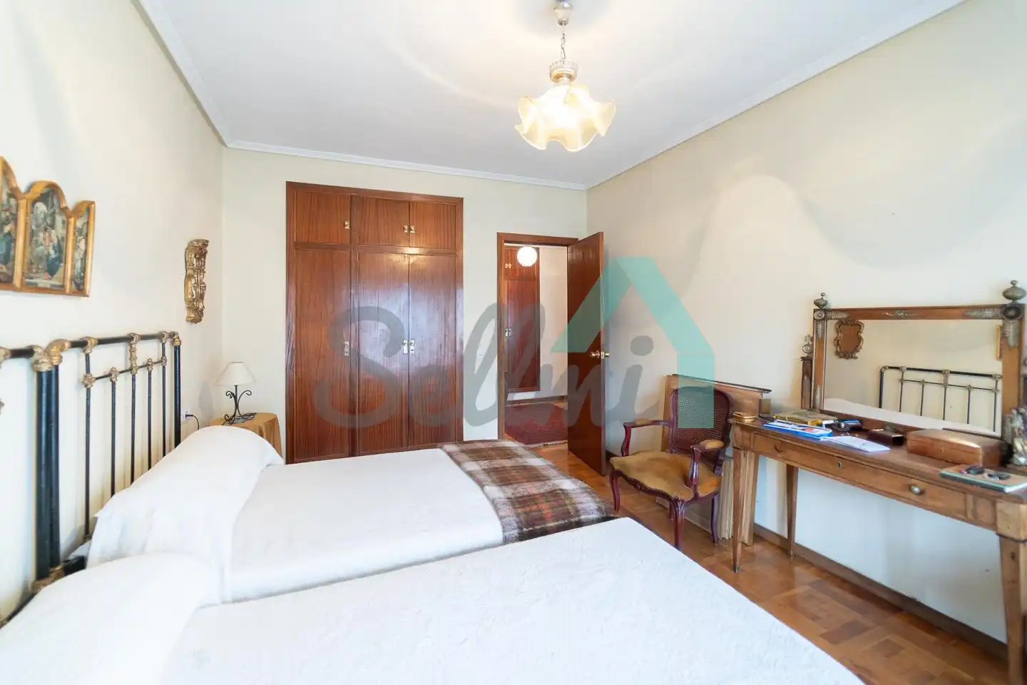 Habitación de Piso en venta en Oviedo  con Calefacción, Parquet y Terraza