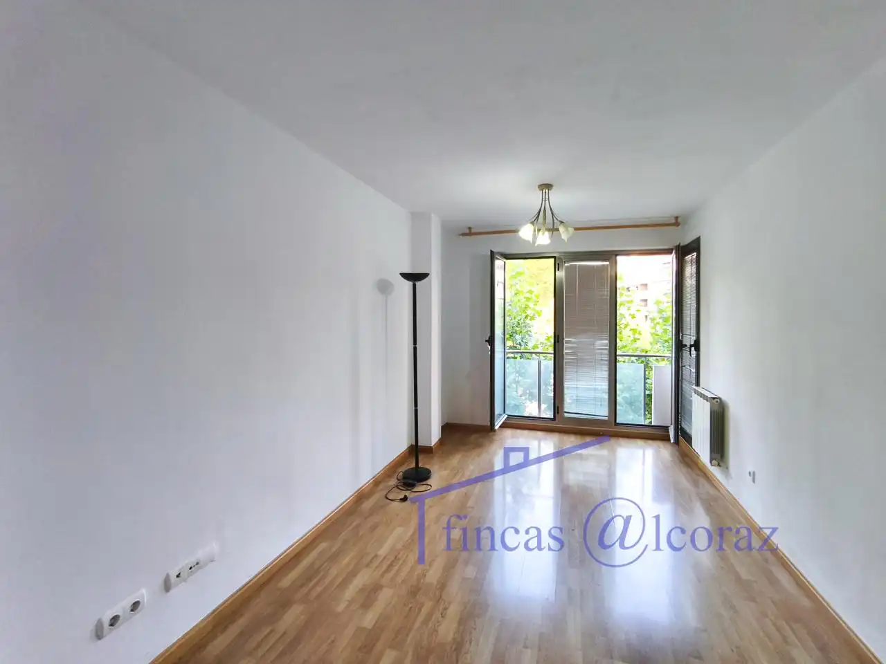 Sala d'estar de Pis en venda en Huesca amb Calefacció, Terrassa i Traster
